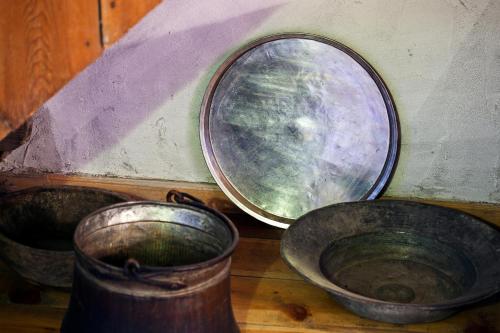 three metal buckets and a mirror on a wall at Gulevi Safranbolu in Safranbolu