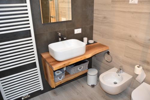Un baño de Appartamento Primula - Maso al Noce