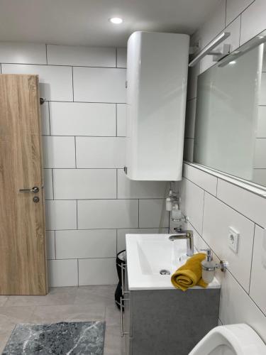 Un baño de außergewöhnliche Kellerloft