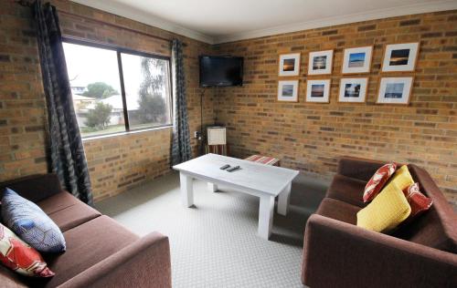Zona de estar de Hawks Nest Motel