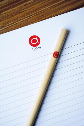Amaris Hotel Samarindaに飾ってある許可証、賞状、看板またはその他の書類