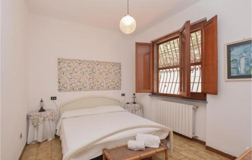 a bedroom with a bed and a window at Casa Felicina in Massa