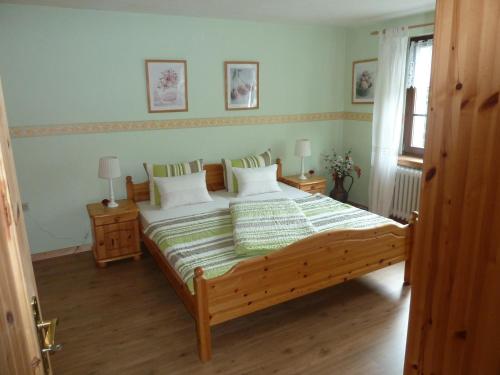 Ένα ή περισσότερα κρεβάτια σε δωμάτιο στο Ferienwohnung Lotti