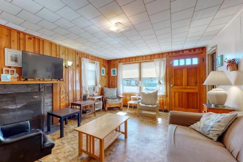 Μια τηλεόραση ή/και κέντρο ψυχαγωγίας στο Beach Bungalow