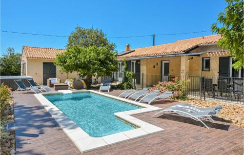 Amazing Home In Eyragues With 4 Bedrooms, Wifi And Outdoor Swimming Pool