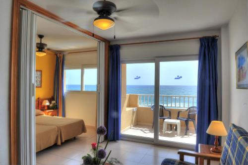 Postel nebo postele na pokoji v ubytování Apartamentos La Mirage