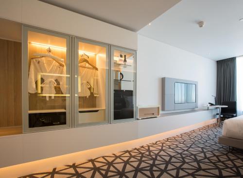 a living room with a tv and a couch at Pullman Sydney Airport in Sydney
