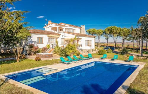 Six-Bedroom Holiday Home in Sils (Spanje Sils) - Booking.com