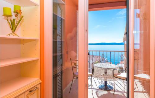 Awesome apartment in Okrug Gornji w/ WiFi and 2 Bedrooms, Trogir, Croaţia