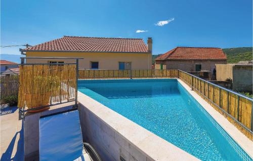 Four-Bedroom Holiday Home In Slatine