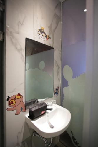 Gallery image of Creative Restart Hotel - CARTEL Bandung in Bandung