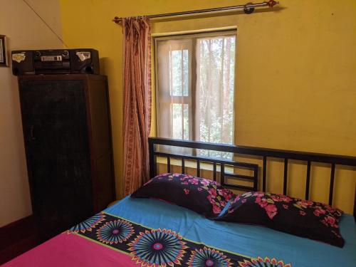 Ένα ή περισσότερα κρεβάτια σε δωμάτιο στο Siderbhan Writer's Retreat