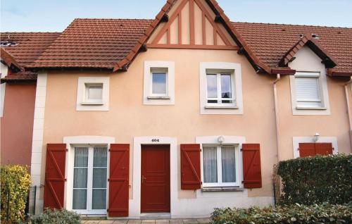 Nice home in Dives-sur-Mer with 2 Bedrooms, Outdoor swimming pool and Heated swimming pool