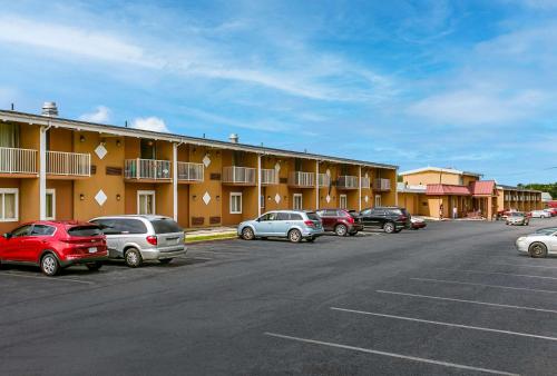 a parking lot with cars parked in front of a motel at Inn at York in York