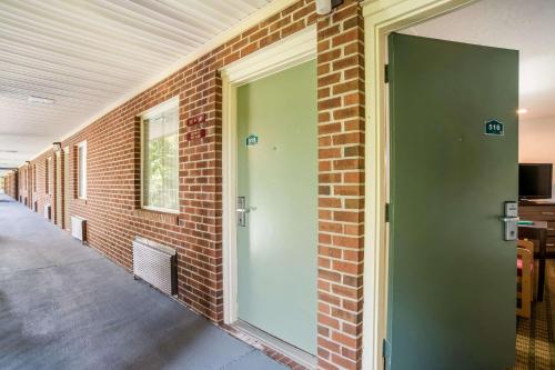 Μια τηλεόραση ή/και κέντρο ψυχαγωγίας στο Quality Inn Mount Vernon
