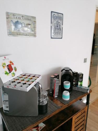 a counter top with a coffee maker and a box on it at Stylisches kleines Studio -Zentral gelegen in Leverkusen Wiesdorf - Friedrich Ebert Platz 5a , 4te Etage mit Balkon--Kaution Pflicht-- in Leverkusen
