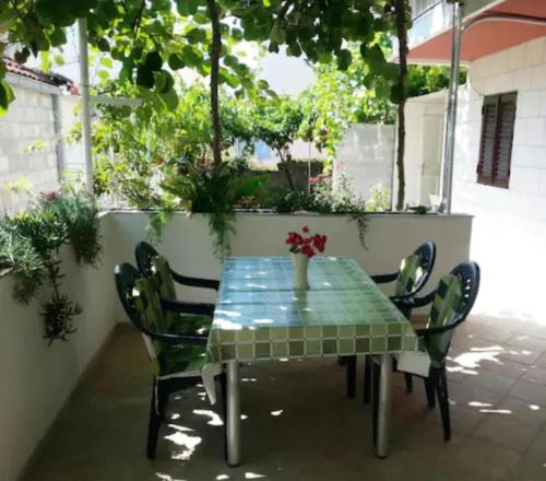 Patio nebo venkovní prostory v ubytování APARTMENTS ANDREA