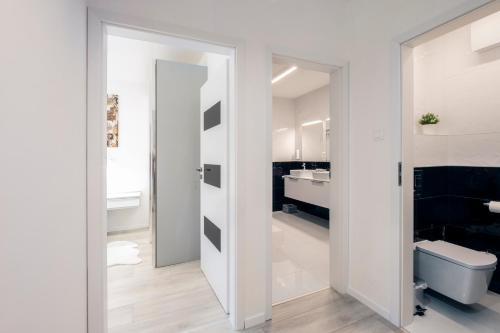 Kúpeľňa v ubytovaní Divat Apartments - Central Smart Homes