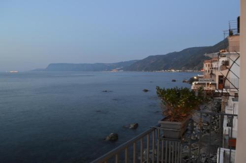 a view of a large body of water between buildings at B&B La Veduta in Scilla