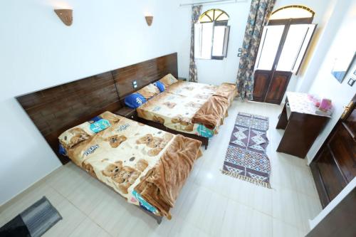 an overhead view of a bedroom with two beds at ABAZIDO Nubian Guest House in Aswan
