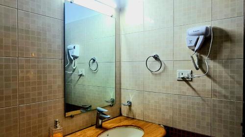 Bathroom sa Lifespace- Spacious Hostel in a Luxurious Villa