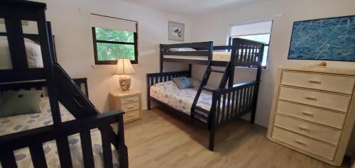 Giường trong phòng chung tại La Boca Beach House