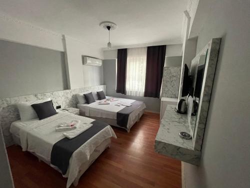 Postel nebo postele na pokoji v ubytování ERSOY EGE APART OTEL