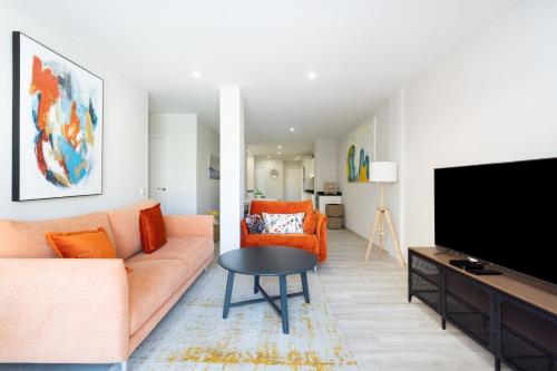 New 140m2 loft-style flat at town heart, 3 beaches close CASA LEON