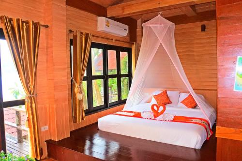 Voodi või voodid majutusasutuse Baan Laanta Resort & Spa - SHA PLUS toas