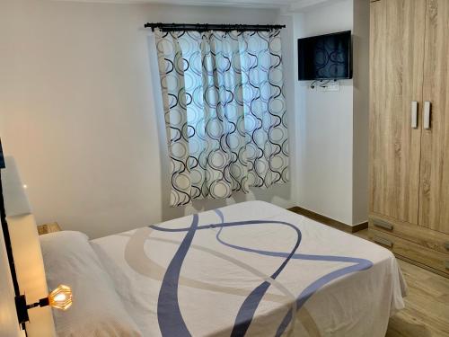 a bedroom with a bed and a window at Arguineguin Beach Lux Solarium Suit in Arguineguín