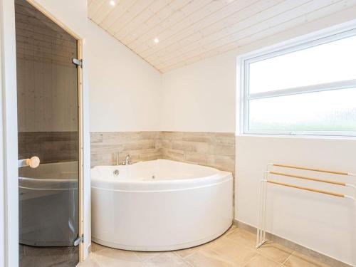 Koupelna v ubytování Holiday home Tarm LXIV