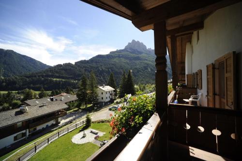 ホテルから撮影された、または一般的な山の景色