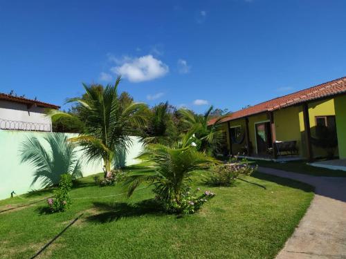 Taman di luar Casa em PIPA 2 quartos 103