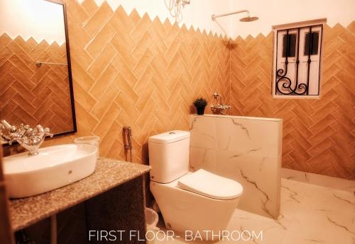 Kúpeľňa v ubytovaní PARUL - Elegant Heritage Home at the Heart of Shantiniketan