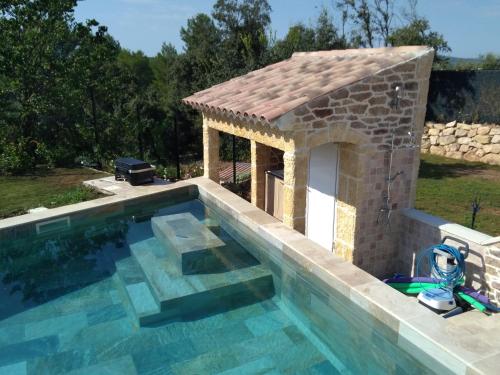 a house with a swimming pool with a building at Studio Faillant Lorgues spa privatif avec superbe piscine in Lorgues