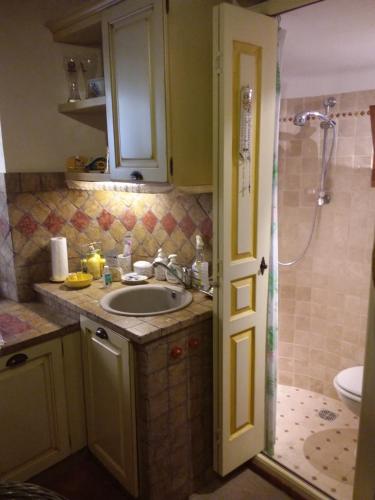 Koupelna v ubytování Langhe studio flat