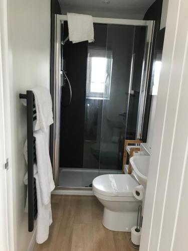 Vannituba majutusasutuses The Nook at Claremont House CA12 4LT