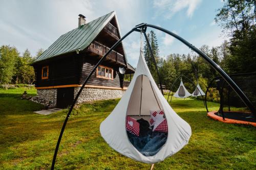 a swing in a yard with a house in the background at Chalupa Lieskovec in Tatranska Strba