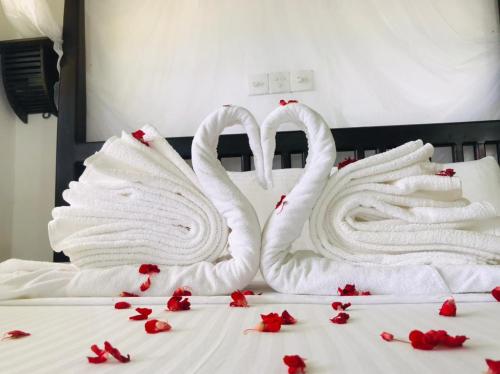 Ein Bett oder Betten in einem Zimmer der Unterkunft Serenity Beach Cabanas