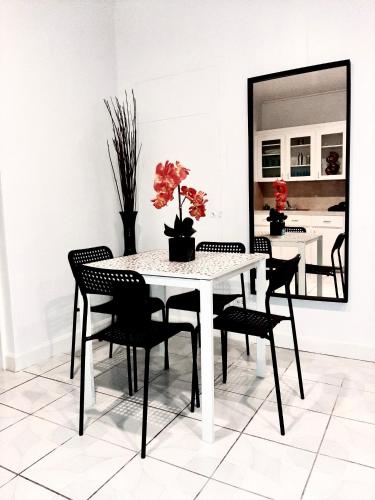 Gallery image of Hallandale Studio with pool in Hallandale Beach