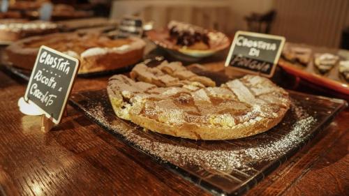 a table with several different types of bread on display at Le Querce Hotel in Salsomaggiore Terme