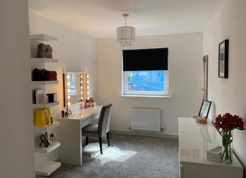 Gallery image of Modern 2 bed apartment-perfect location for Cop26 in Renfrew