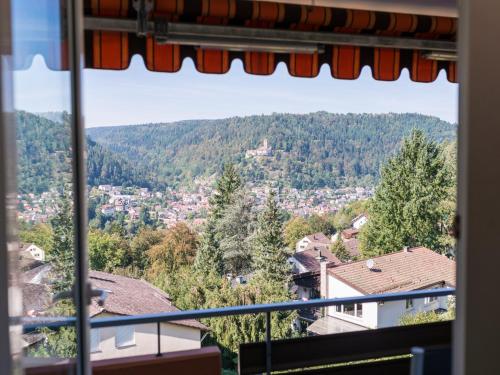 aus einem Fenster mit Stadtblick in der Unterkunft Hotel Hochwald in Bad Liebenzell