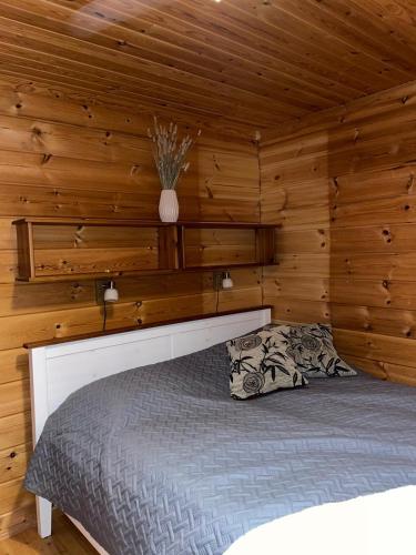 a bedroom with a bed in a wooden cabin at Rukan HonkaLempi in Ruka