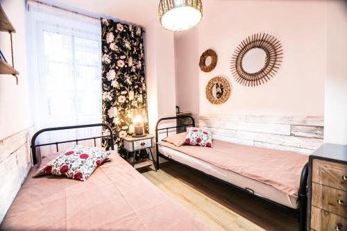 Een bed of bedden in een kamer bij AP Apartment's Gdańska