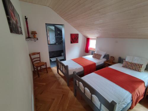Postel nebo postele na pokoji v ubytování Gite d'Arbûmont