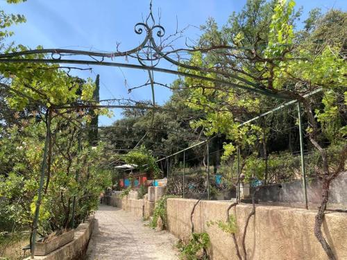 a path with a fence and trees on a hill at Les Horizons - SPA-JACUZZI - MASSAGE- SAUNA - 4 SAISONS - Piscine chauffée Toute l'année - 800m centre ville Nyons in Nyons