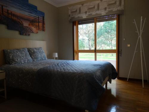 Un pat sau paturi într-o cameră la AZURARA BEACH large and sunny apartment