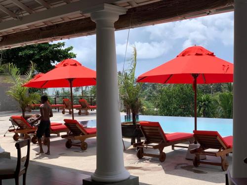 Bazén v ubytování Pinipahana Walauwa Resort & villa nebo v jeho okolí