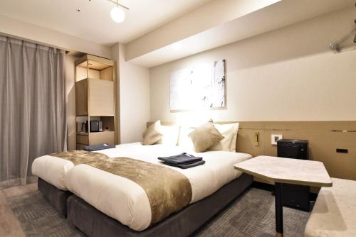 Ein Bett oder Betten in einem Zimmer der Unterkunft Hotel Cordia Osaka Hommachi